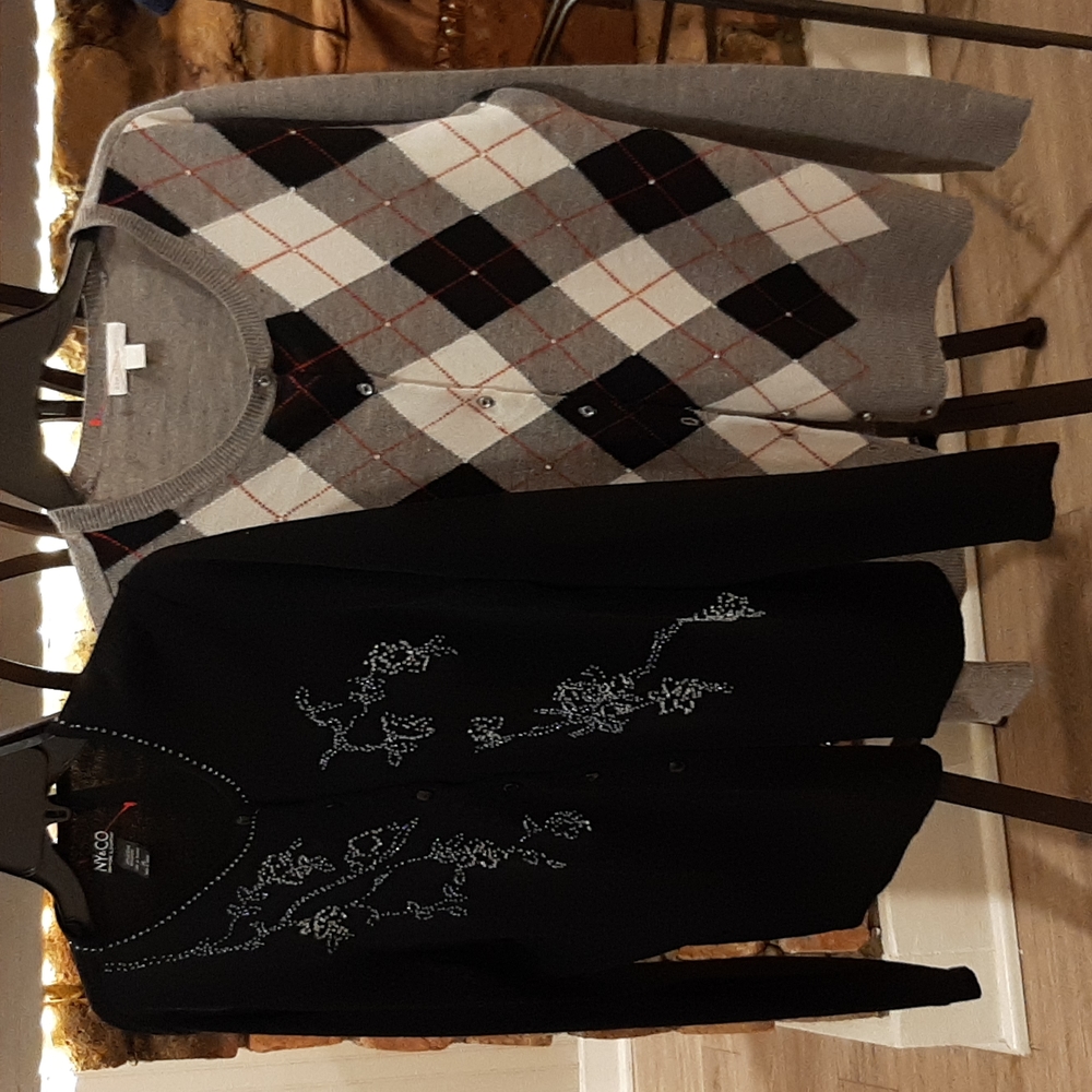 2 NWOT Women's New York & Company Embellished Button Up Sweaters Size XL 💥💥